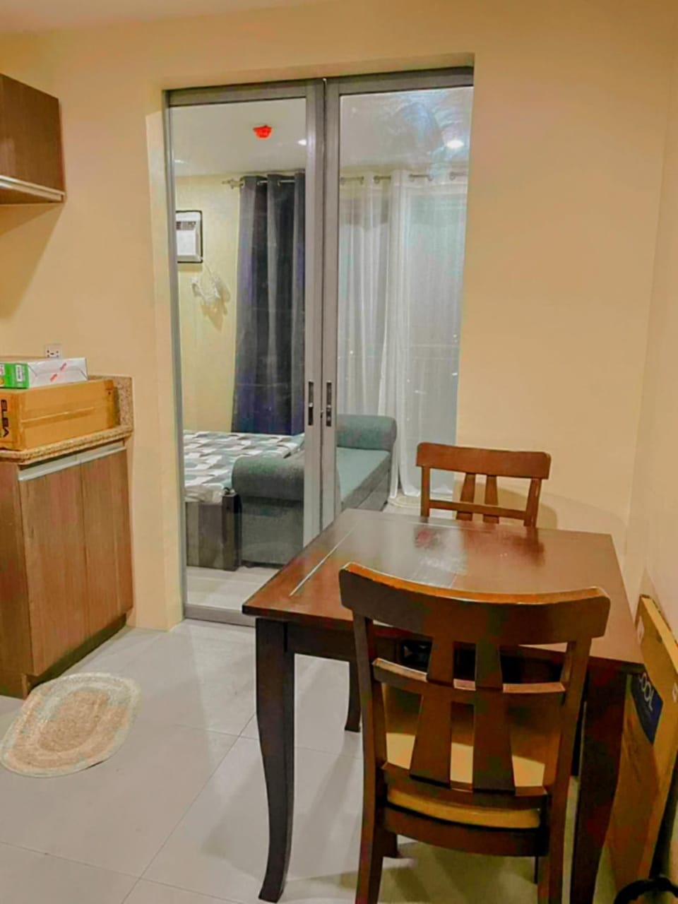 Kitchen or kitchenette, Living room, Seating area, Dining area