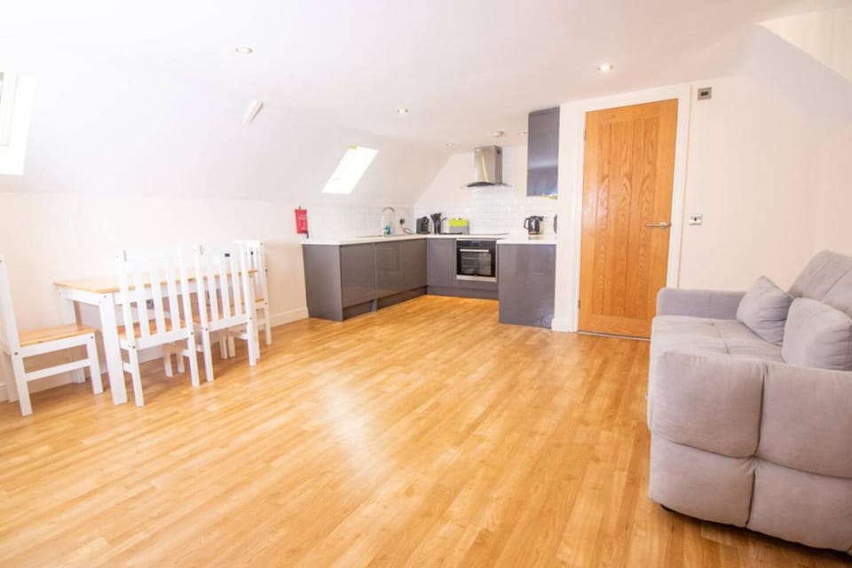 Kitchen or kitchenette, Living room, Seating area, Dining area
