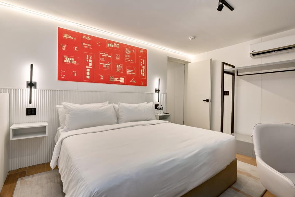 Bed, Photo of the whole room, Bedroom, air conditioner