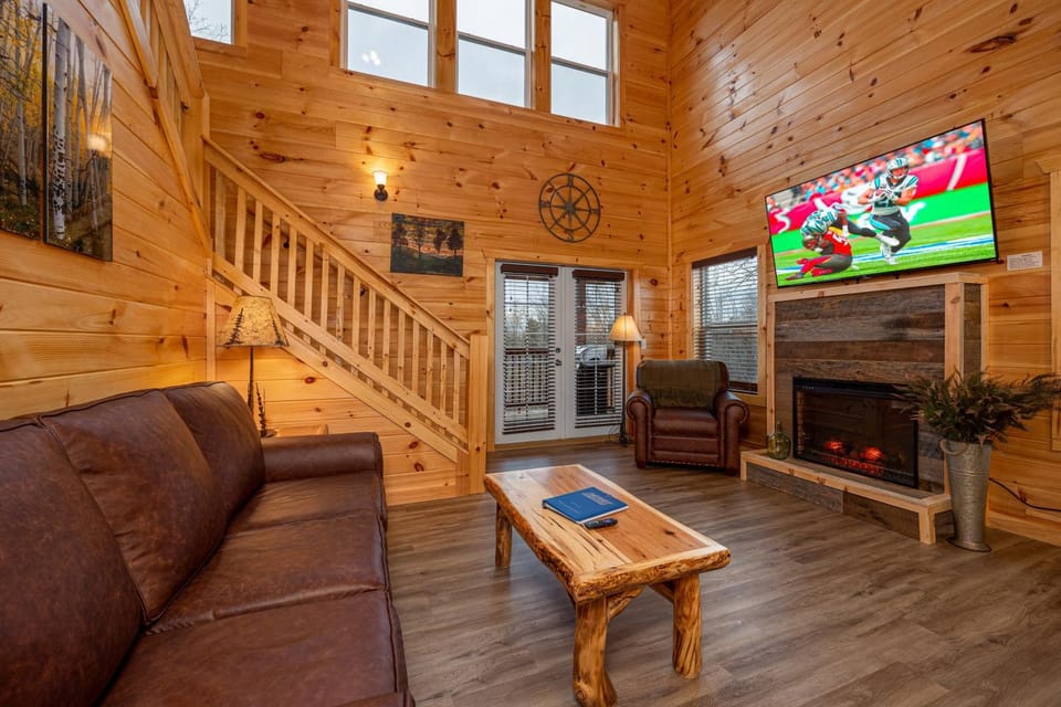 Mountain Pool & Paradise by American Patriot Getaways House in Sevierville