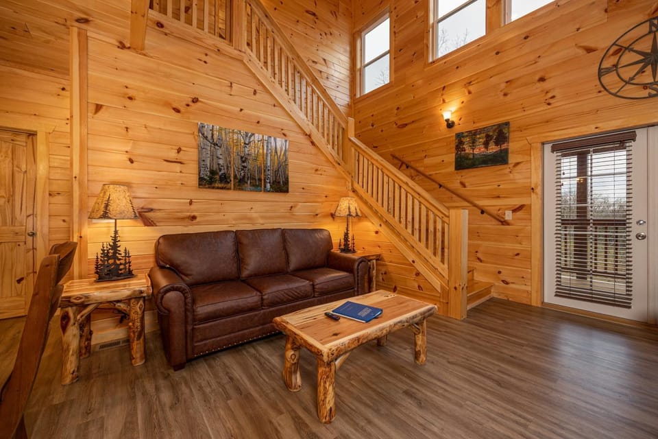Mountain Pool & Paradise by American Patriot Getaways House in Sevierville