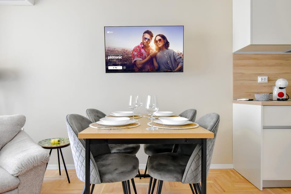 Living room, Dining area, Food