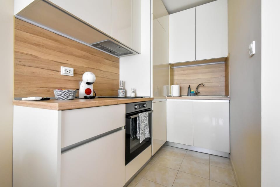 Kitchen or kitchenette, oven