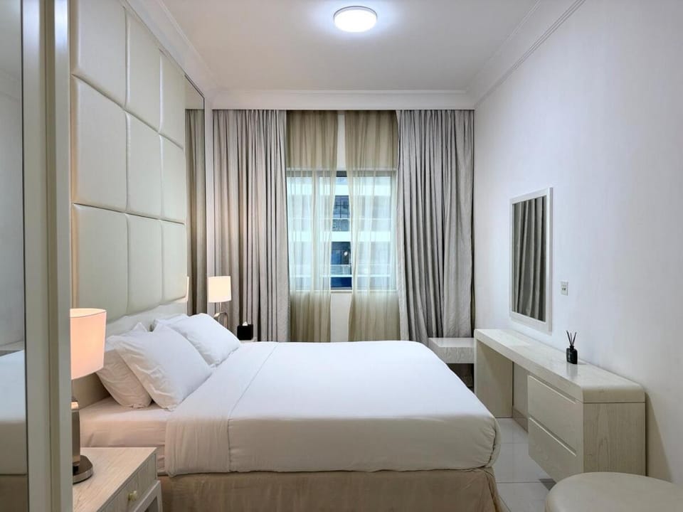 ASHRI Luxury apt Steps to Dubai Mall & Burj Khalifa Apartment in Dubai