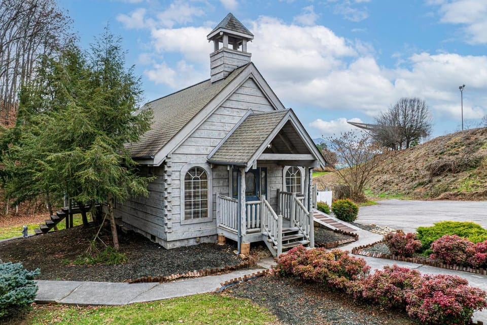 Natures Best by American Patriot Getaways House in Pigeon Forge