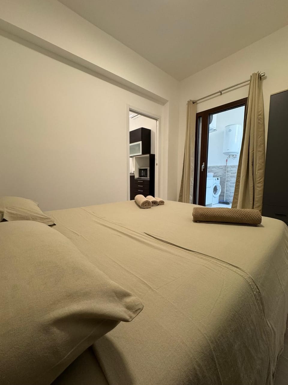 Bedroom, Inner courtyard view