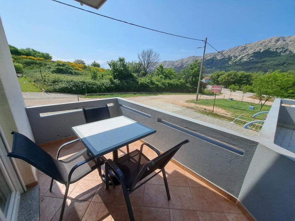 Balcony/Terrace, Mountain view