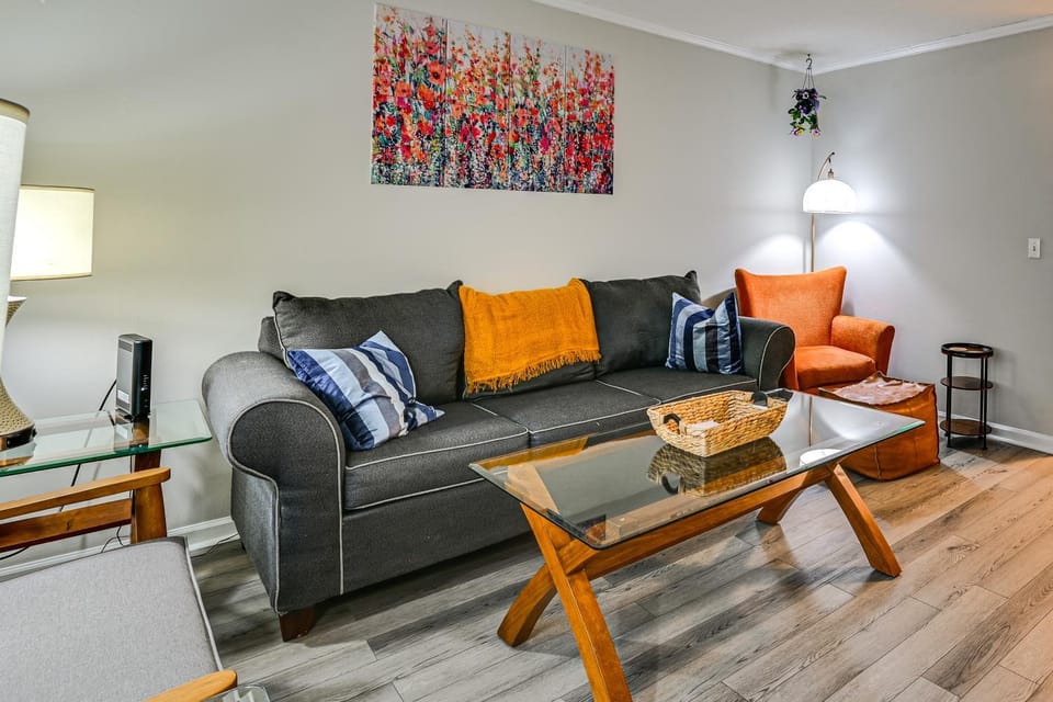 < 2 Mi to ECU & Medical District: Retreat w/ Patio House in Greenville