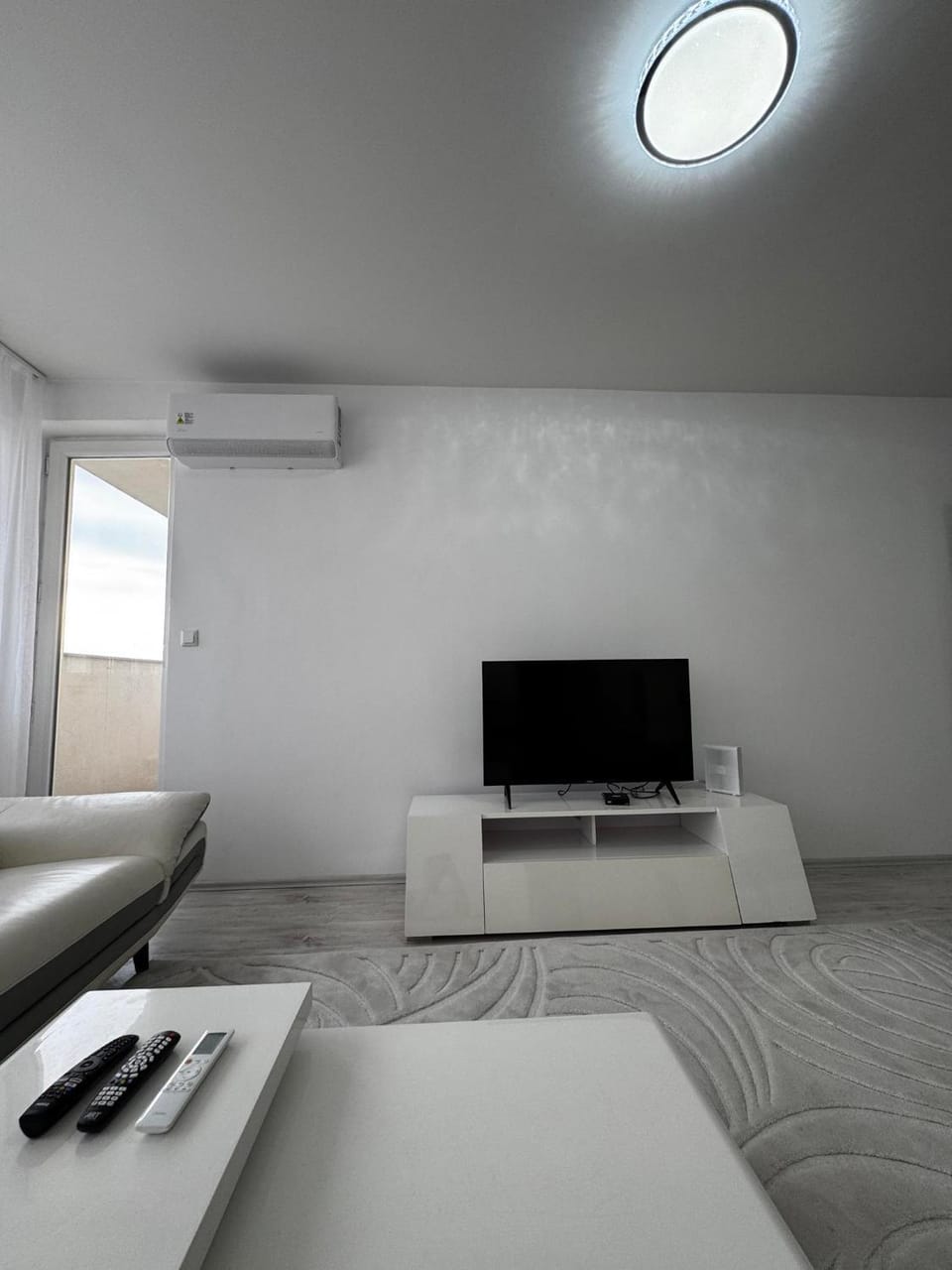TV and multimedia, Living room, air conditioner