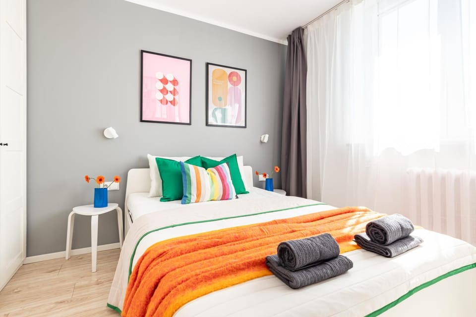 Bed, Photo of the whole room, towels
