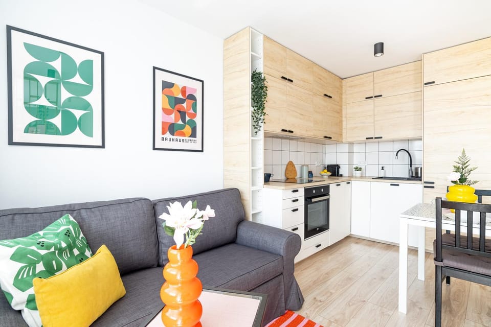 Coffee/tea facilities, Kitchen or kitchenette, Living room, Seating area, Dining area, oven, stove