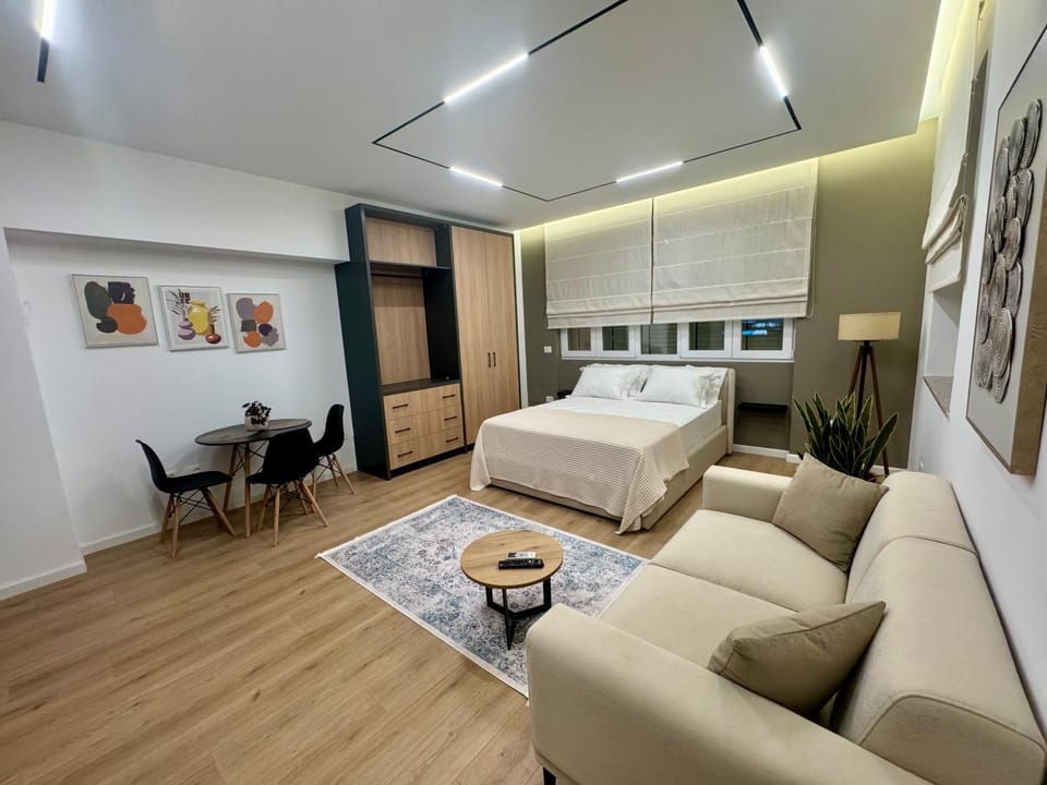 Trev's Studio Apartment in Tirana