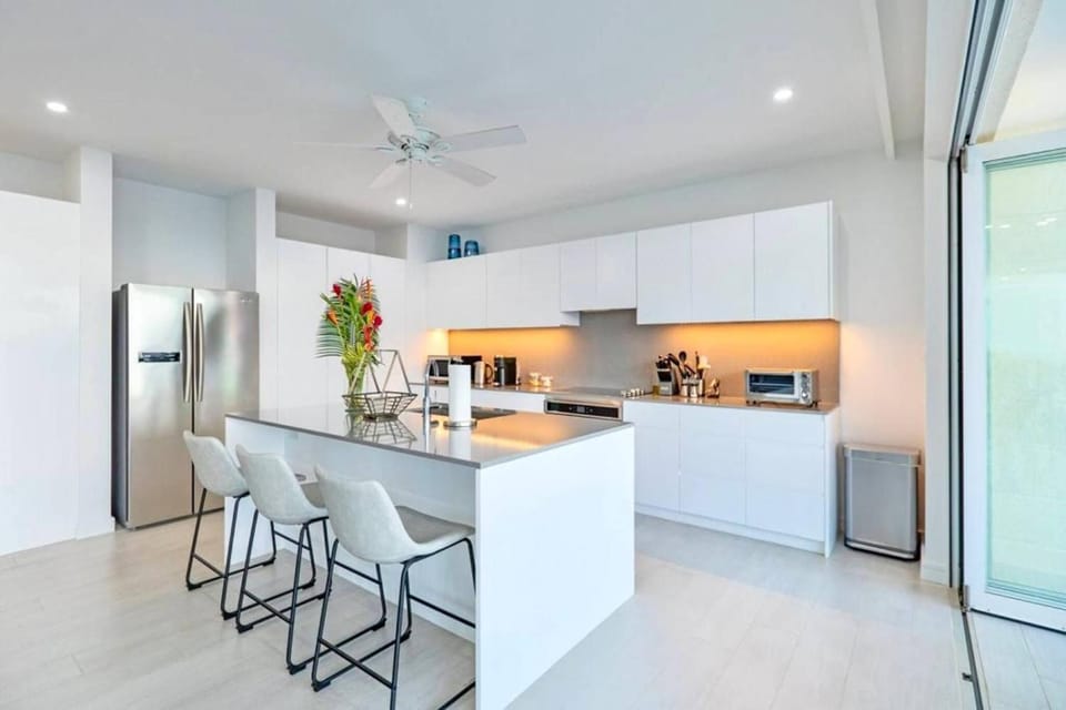 Dining area, kitchen