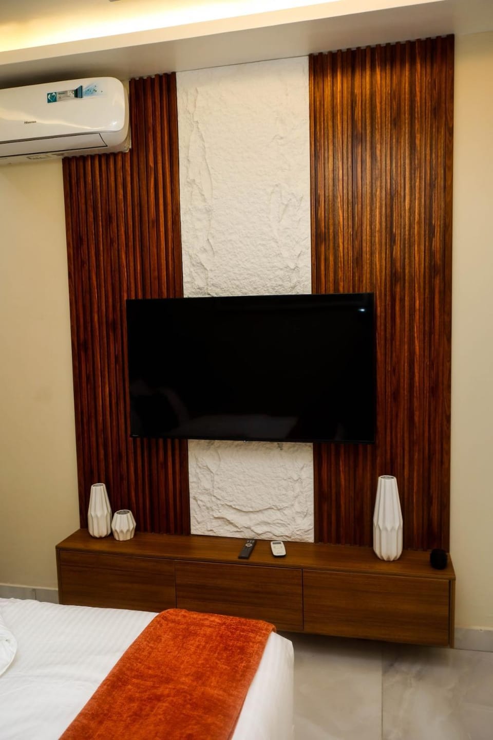 TV and multimedia, air conditioner