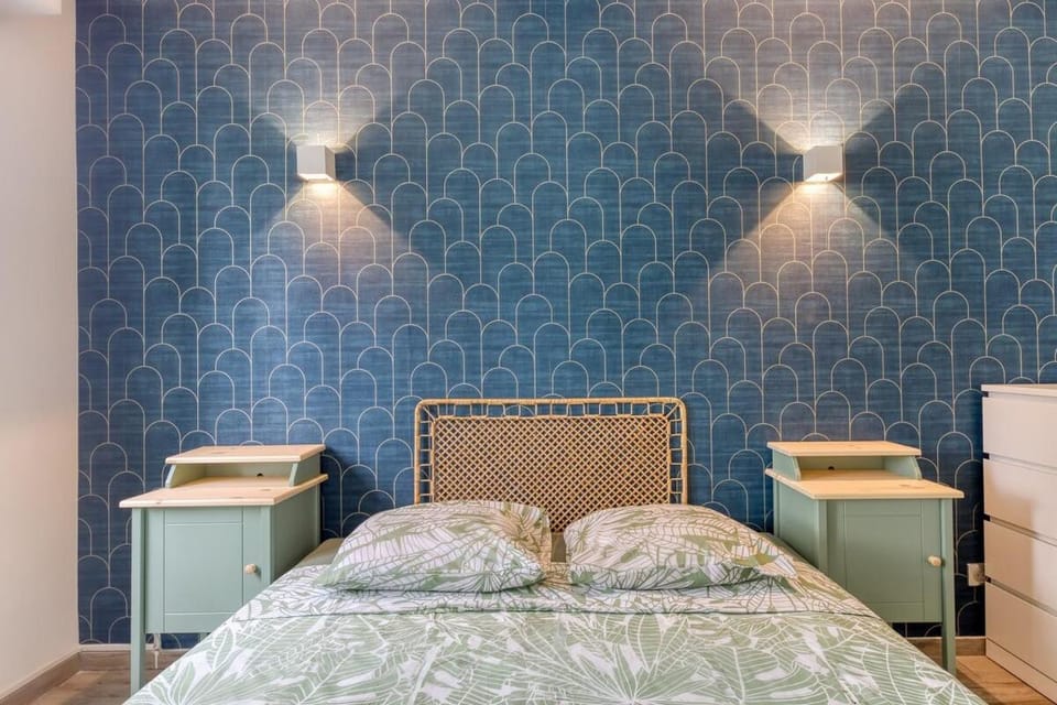 Bed, Photo of the whole room, Bedroom