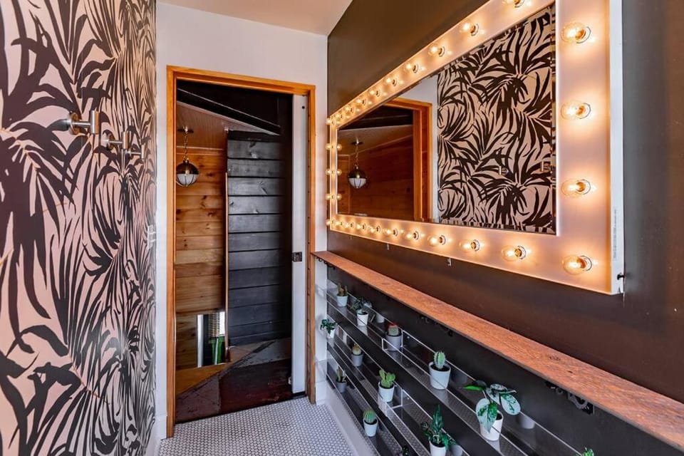 Chic Home with King Bed and Fire Pit House in Pittsburgh