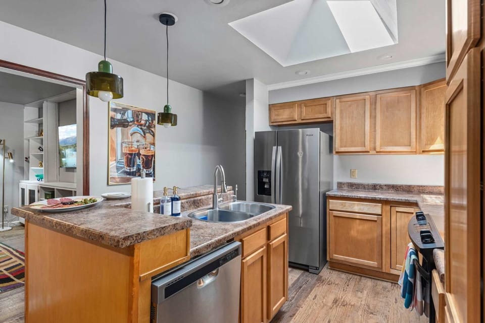Kitchen or kitchenette, dishwasher, oven, stove