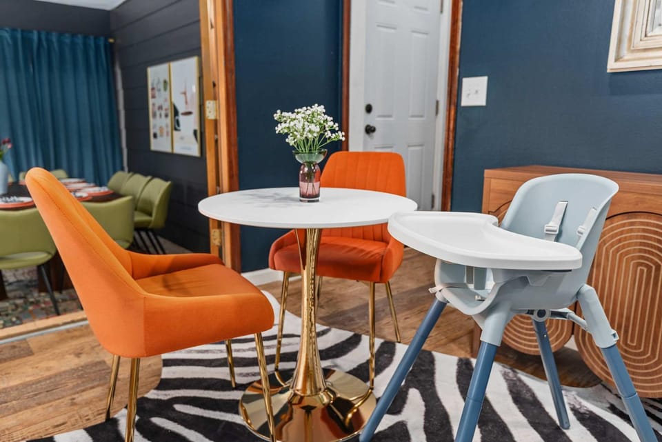 Living room, Seating area, Dining area