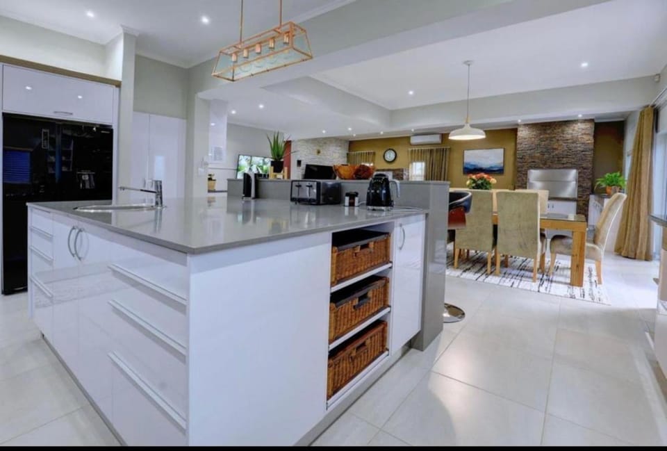 Kitchen or kitchenette, Kitchen or kitchenette