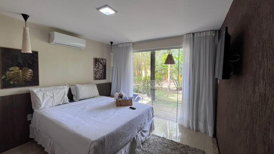 Bed, TV and multimedia, Photo of the whole room, air conditioner