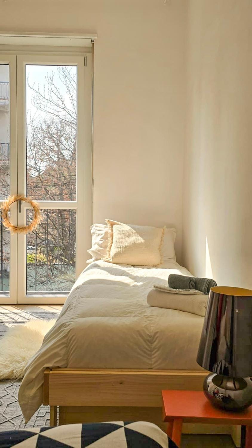 Bed, Bedroom, towels