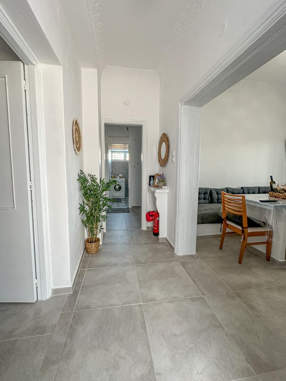 Facade/entrance, Photo of the whole room