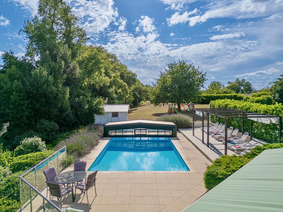 Swimming pool, sunbed