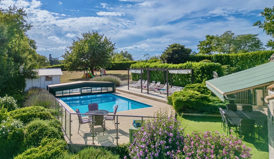Balcony/Terrace, Swimming pool, sunbed