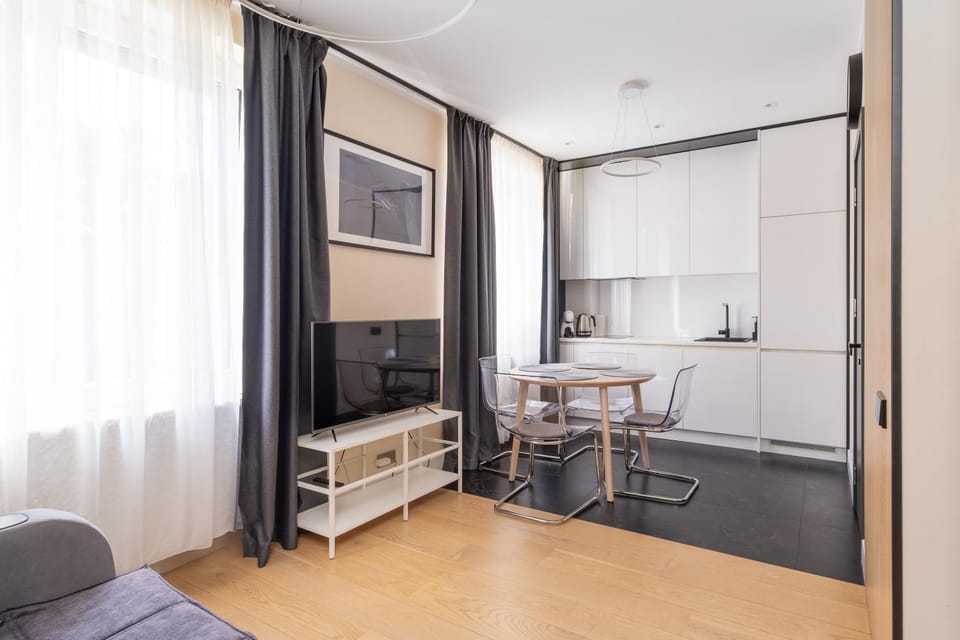Coffee/tea facilities, Kitchen or kitchenette, Living room, Seating area, Dining area, stove