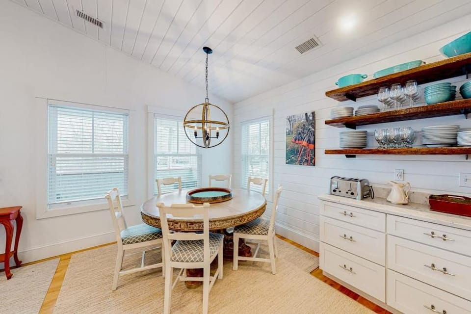 Seating area, Dining area