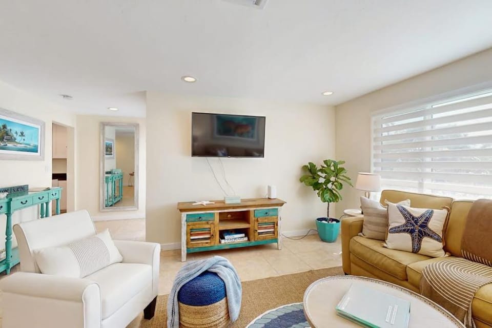 Salty Salutations House in Bokeelia