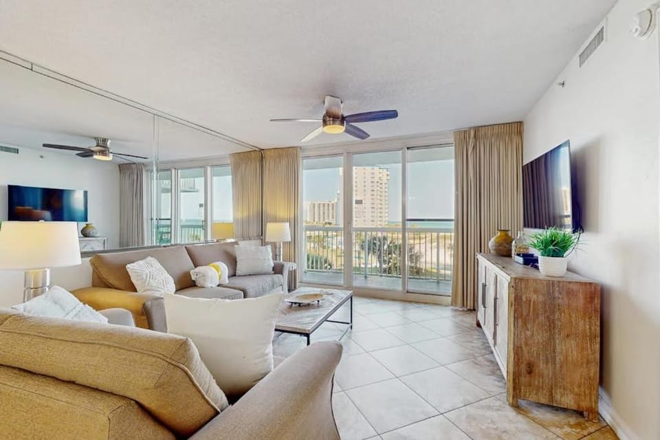 Pelican Beach Resort 415 House in Destin