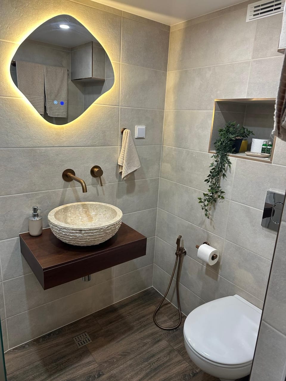 Toilet, Bathroom, towels