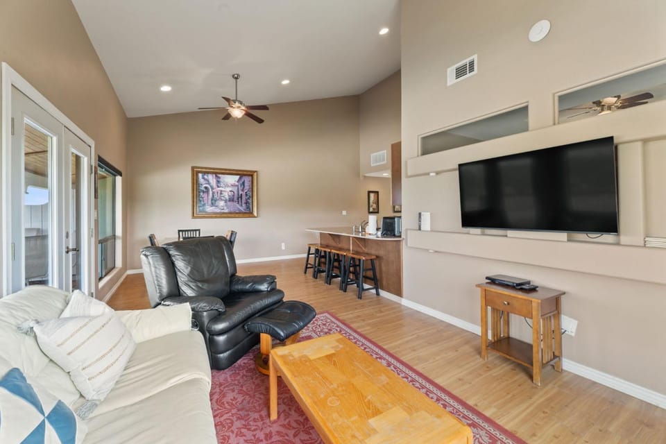 TV and multimedia, Living room, Seating area