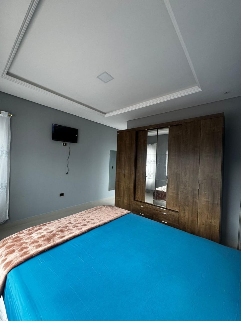 Bed, TV and multimedia, Photo of the whole room, Bedroom, wardrobe, air conditioner