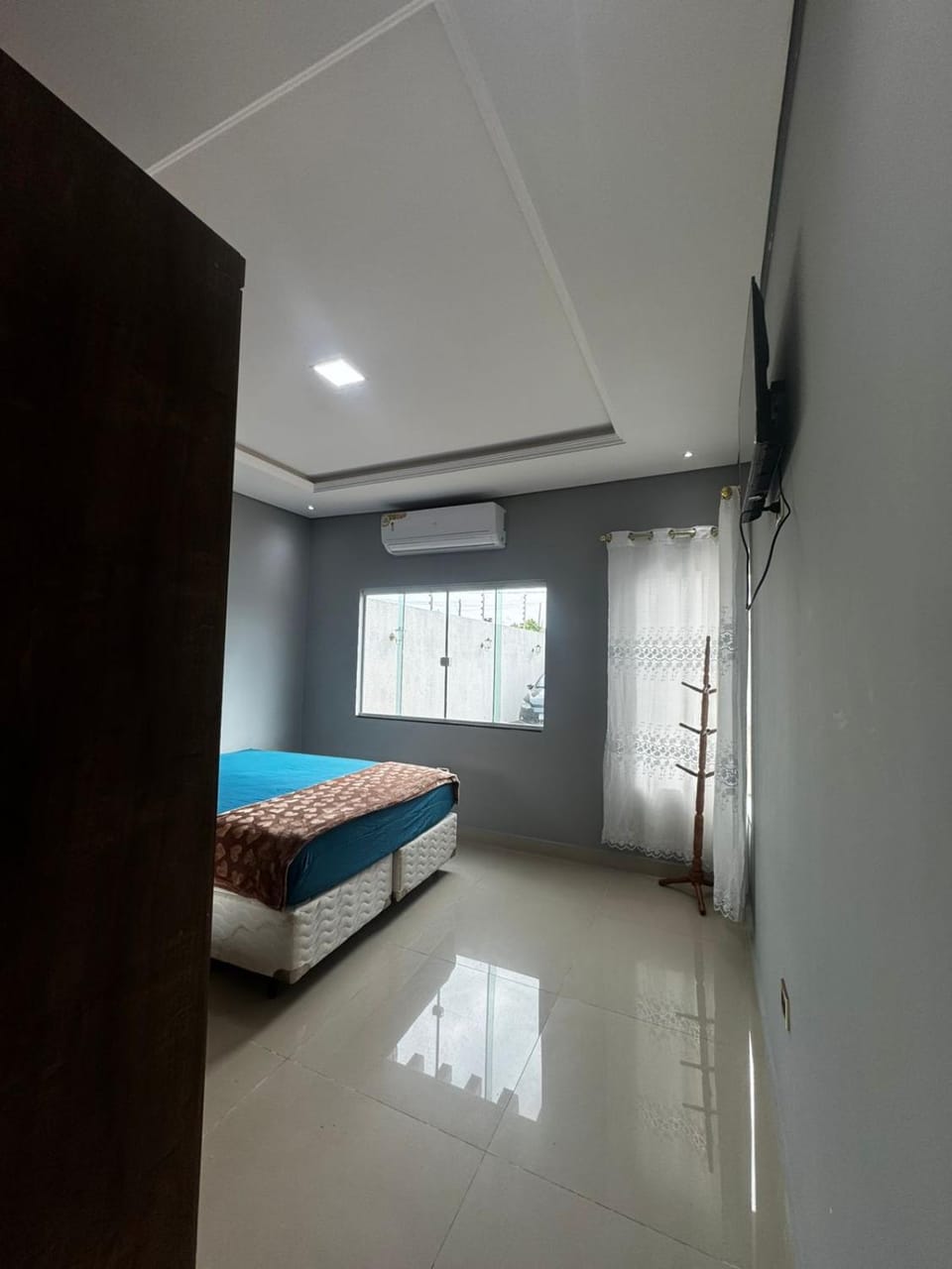 Bed, TV and multimedia, Bedroom