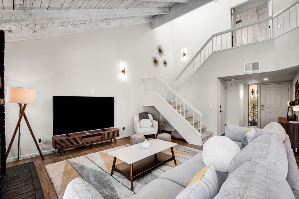 TV and multimedia, Living room, Seating area