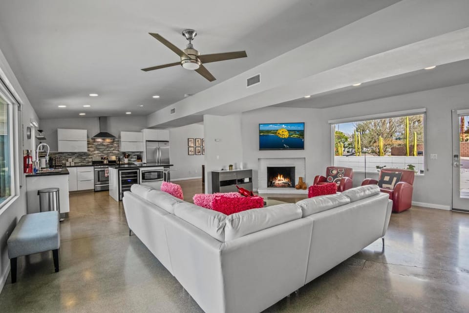 TV and multimedia, Living room, Seating area