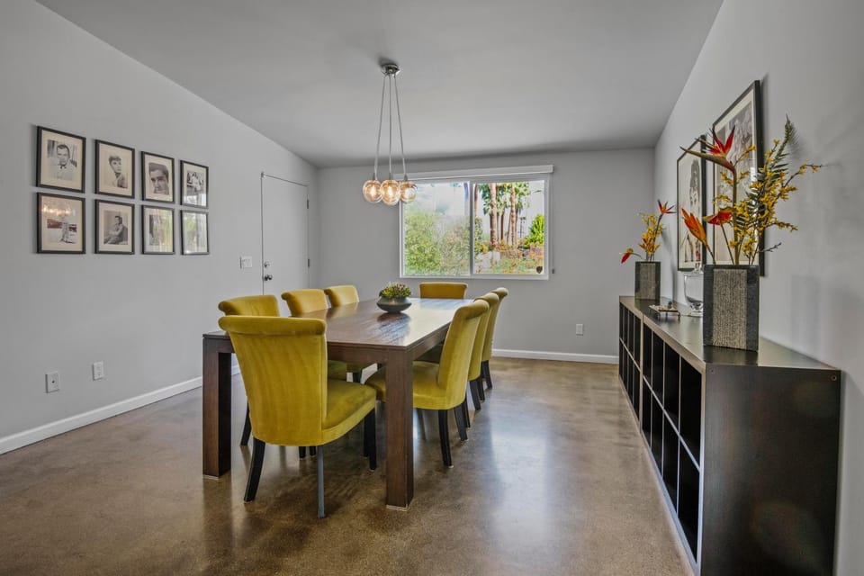 Seating area, Dining area