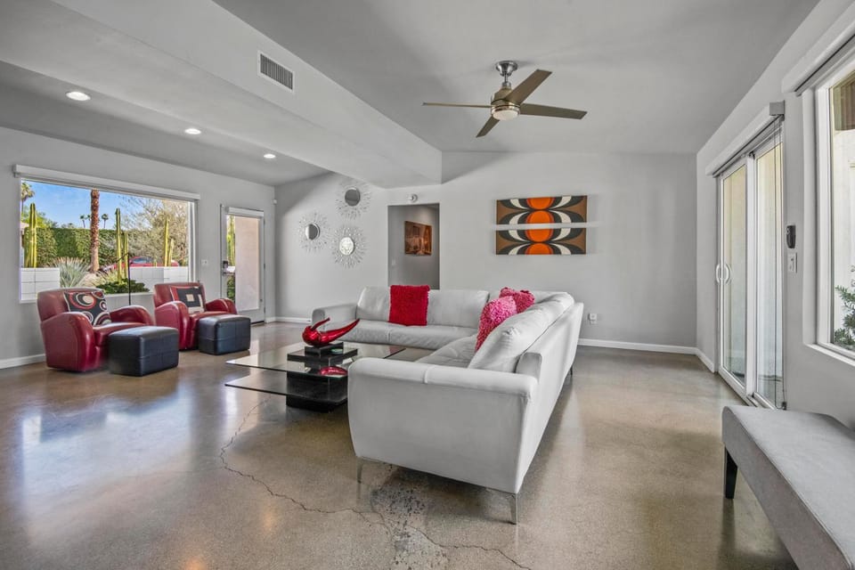 Living room, Seating area