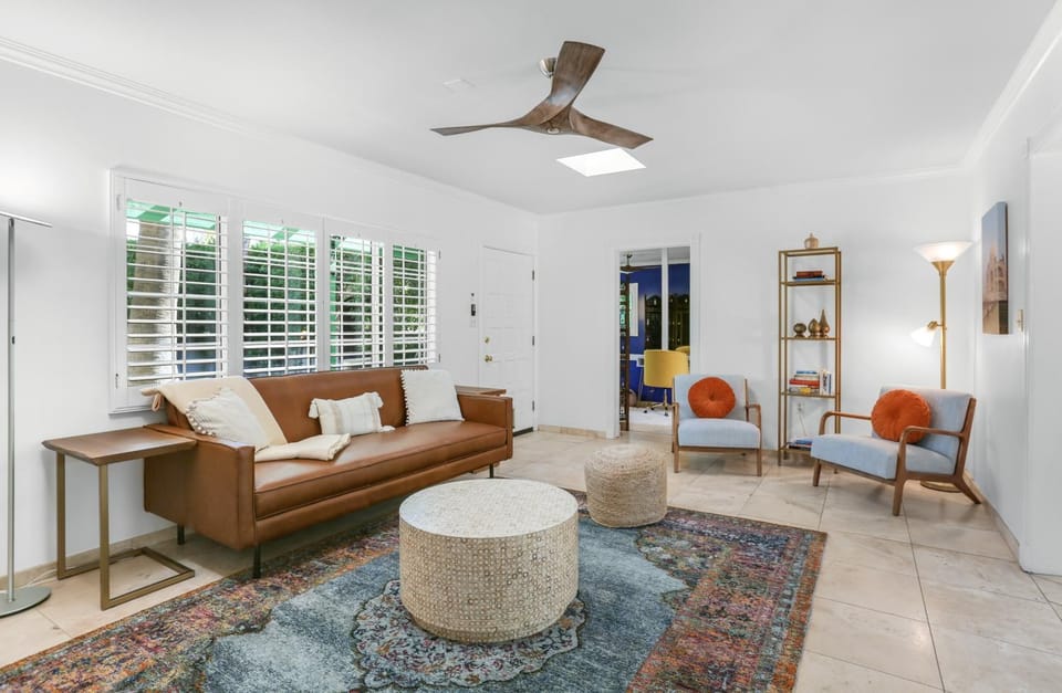 Living room, Seating area