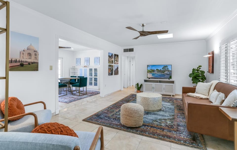 TV and multimedia, Living room, Seating area