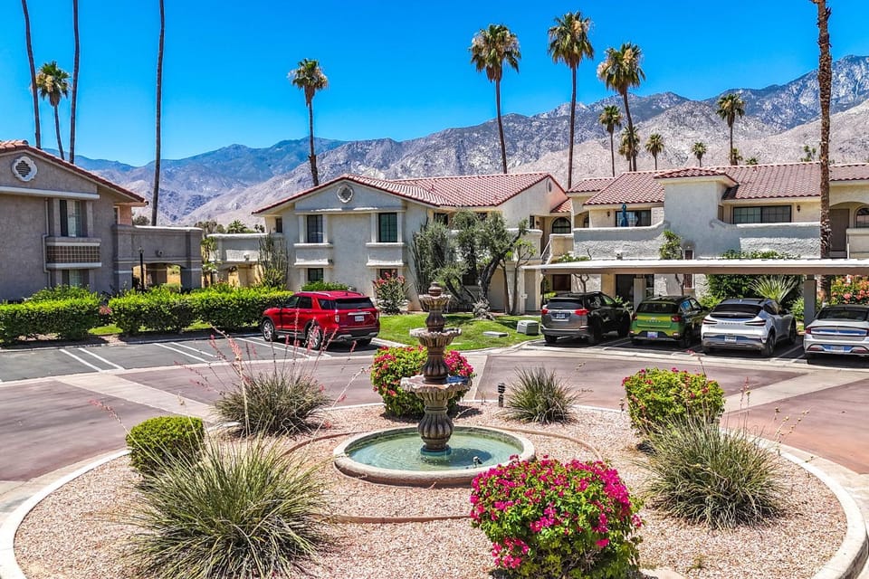 Property building, Day, Mountain view, Parking
