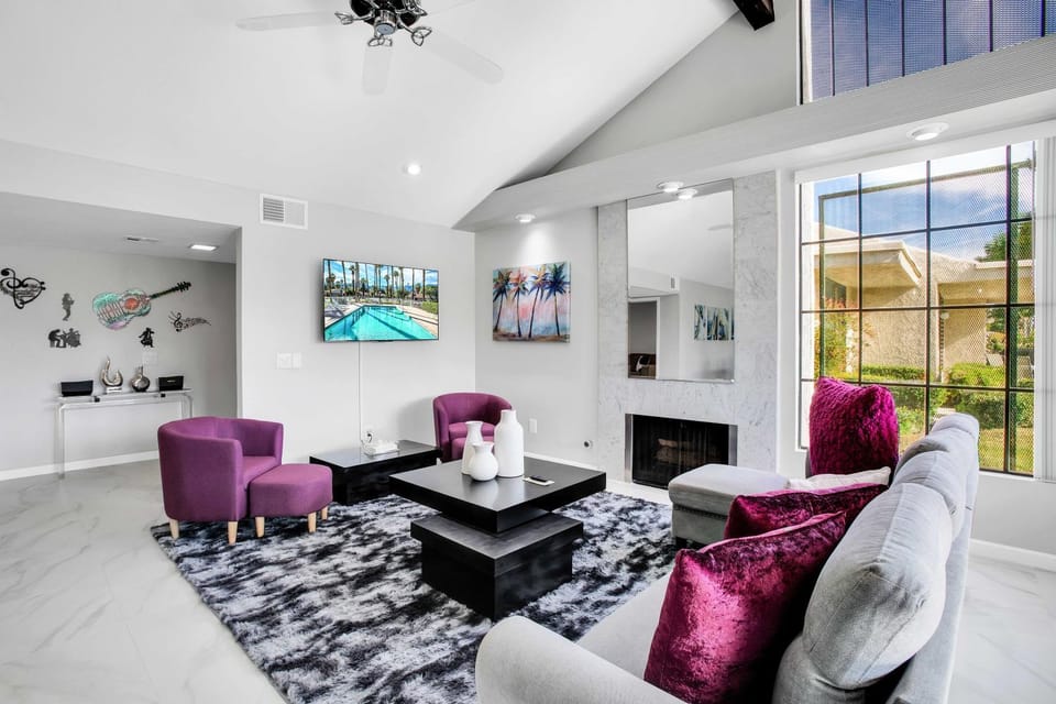TV and multimedia, Living room, Seating area
