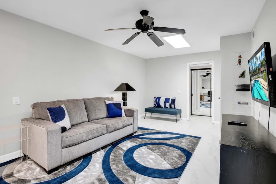 TV and multimedia, Living room, Seating area