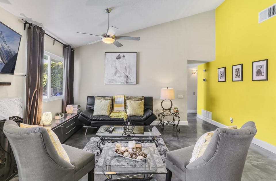 TV and multimedia, Living room, Seating area