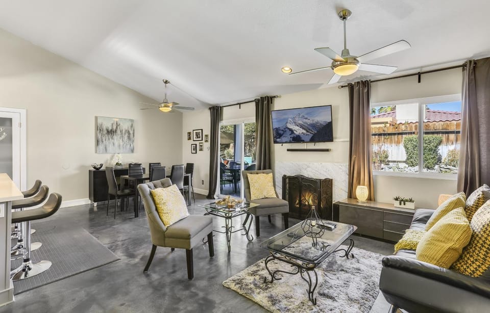 TV and multimedia, Living room, Seating area