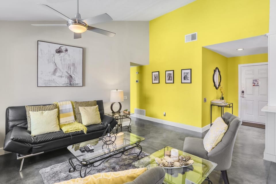 Living room, Seating area