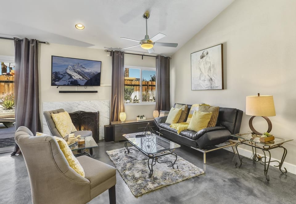 TV and multimedia, Living room, Seating area