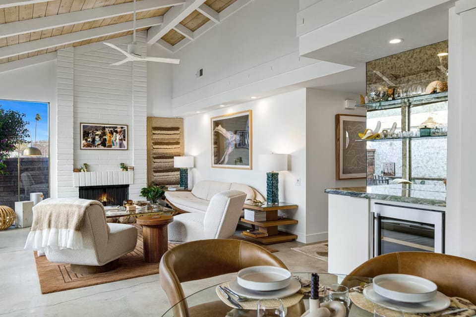 Living room, Seating area